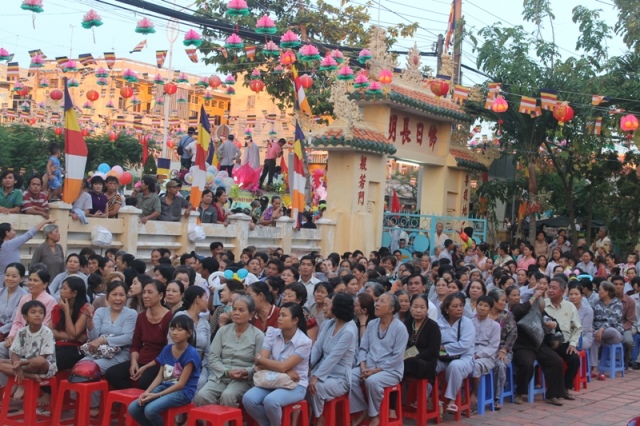 Đồng Tháp: Diễu Hành Xe Hoa và Văn Nghệ Phật Đản