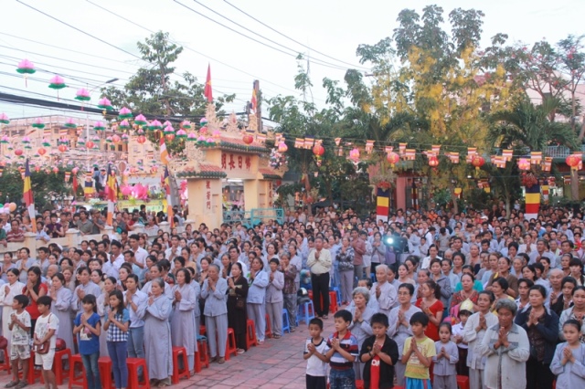 Đồng Tháp: Diễu Hành Xe Hoa và Văn Nghệ Phật Đản