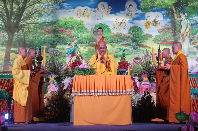 Đồng Tháp: Diễu Hành Xe Hoa và Văn Nghệ Phật Đản