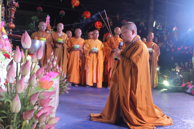 Đồng Tháp: Diễu Hành Xe Hoa và Văn Nghệ Phật Đản