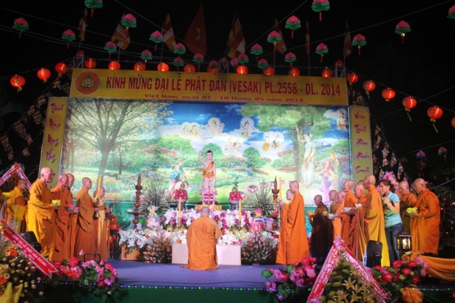 Đồng Tháp: Diễu Hành Xe Hoa và Văn Nghệ Phật Đản