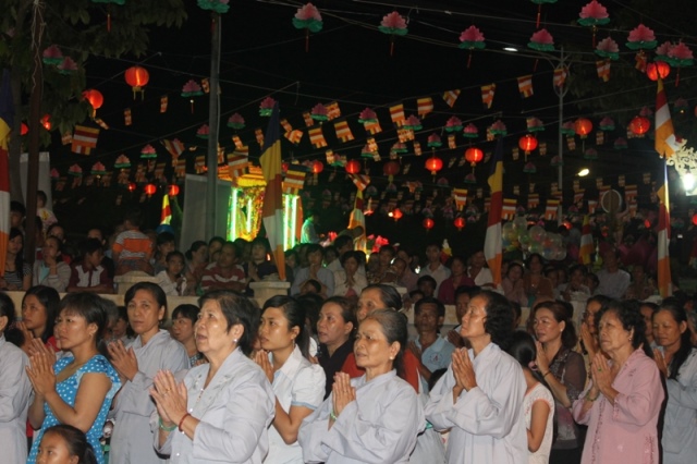 Đồng Tháp: Diễu Hành Xe Hoa và Văn Nghệ Phật Đản