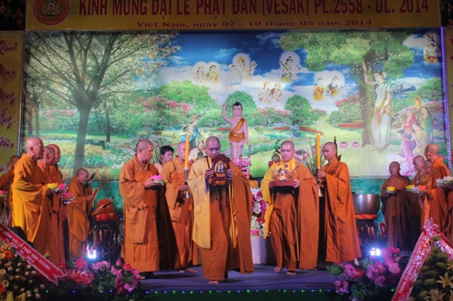 Đồng Tháp: Diễu Hành Xe Hoa và Văn Nghệ Phật Đản