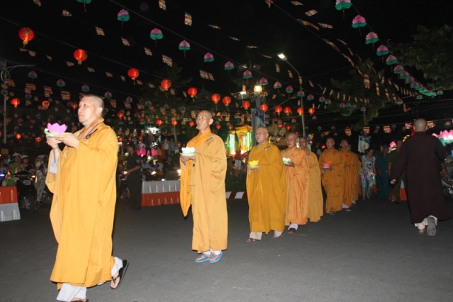 Đồng Tháp: Diễu Hành Xe Hoa và Văn Nghệ Phật Đản