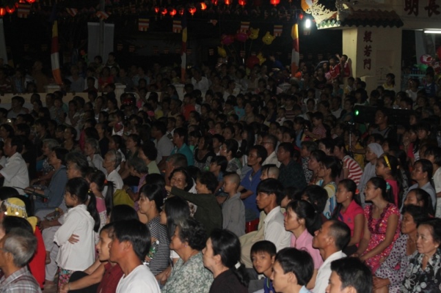 Đồng Tháp: Diễu Hành Xe Hoa và Văn Nghệ Phật Đản