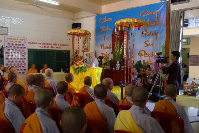 Cần Thơ: NT. Thích Nữ Như Như thuyết giảng tại trường hạ chùa Bửu Trì