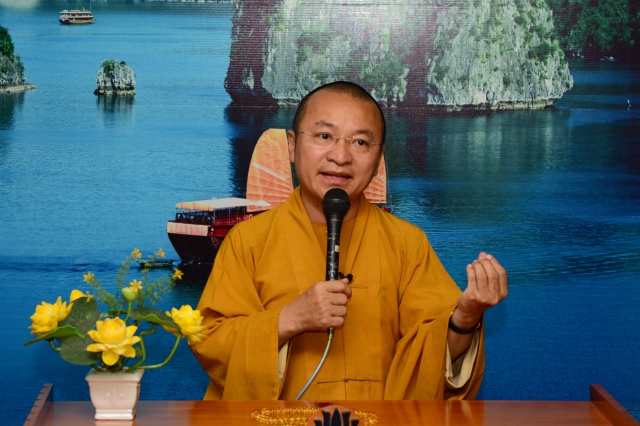 Quỹ Từ thiện ĐPNN: Tặng quà cho những người mù tại Tp. HCM
