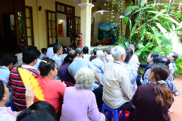 Quỹ Từ thiện ĐPNN: Tặng quà cho những người mù tại Tp. HCM