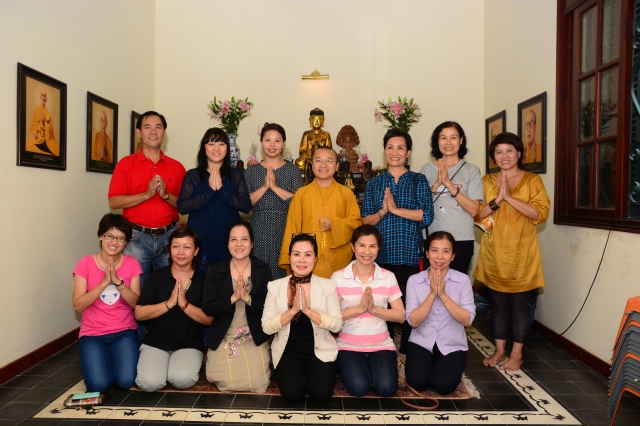 Quỹ Từ thiện ĐPNN: Tặng quà cho những người mù tại Tp. HCM