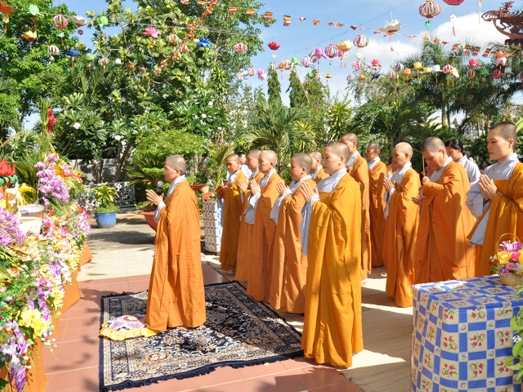Long An: Chùa Tôn Vân đón chào Phật đản 2558