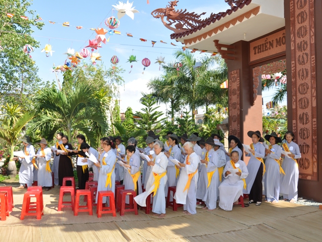 Long An: Chùa Tôn Vân đón chào Phật đản 2558