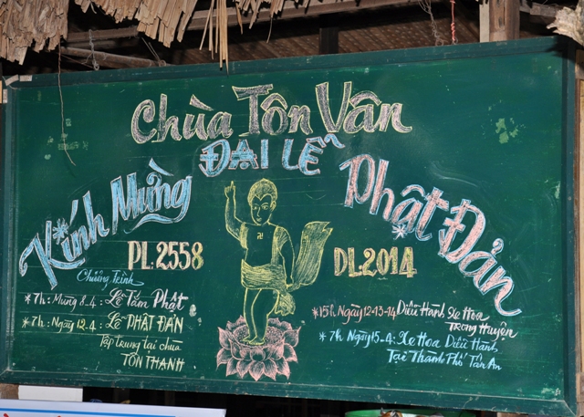 Long An: Chùa Tôn Vân đón chào Phật đản 2558