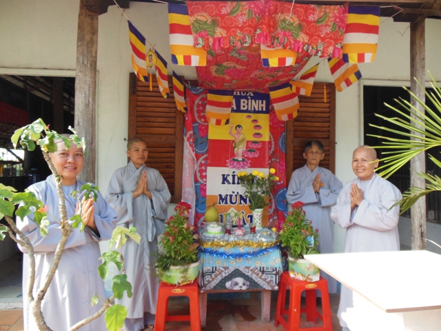 Long An: Chùa Hoà Bình vận động hơn 100 tư gia Phật tử thiết lập vườn Lâm Tỳ Ni
