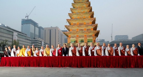 Hàn Quốc : Chùa Phụng Ân sinh hoạt Lễ Phật Đản