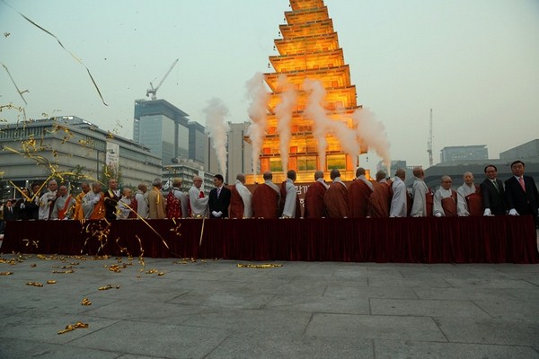Hàn Quốc : Chùa Phụng Ân sinh hoạt Lễ Phật Đản