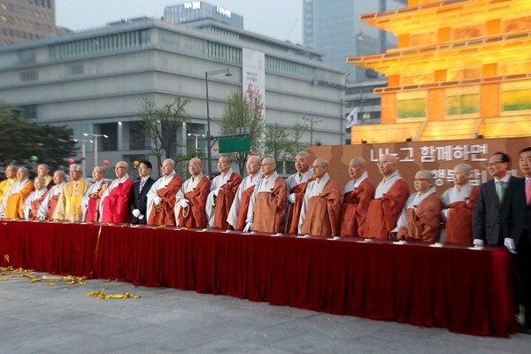 Hàn Quốc : Chùa Phụng Ân sinh hoạt Lễ Phật Đản