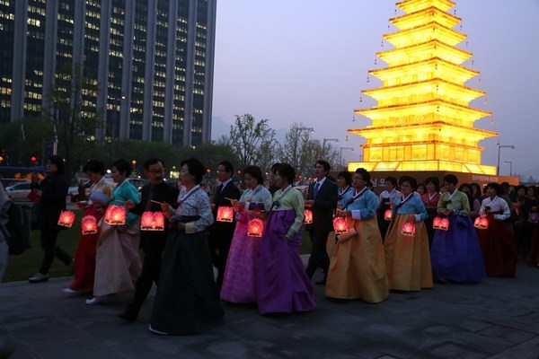 Hàn Quốc : Chùa Phụng Ân sinh hoạt Lễ Phật Đản