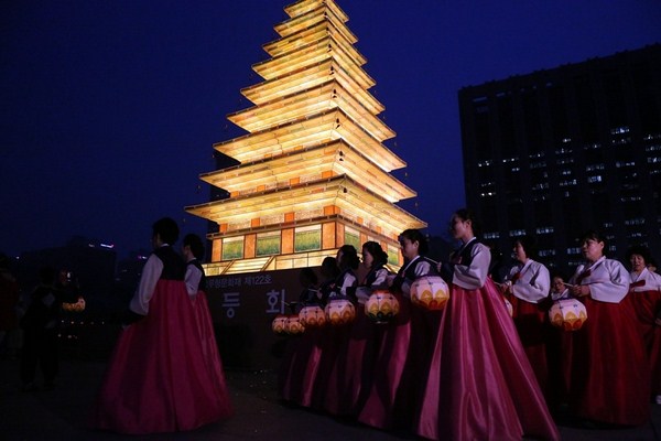 Hàn Quốc : Chùa Phụng Ân sinh hoạt Lễ Phật Đản