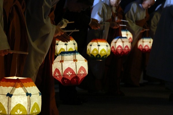 Hàn Quốc : Chùa Phụng Ân sinh hoạt Lễ Phật Đản