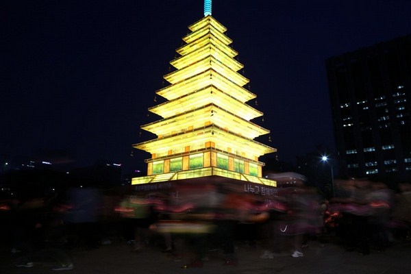 Hàn Quốc : Chùa Phụng Ân sinh hoạt Lễ Phật Đản