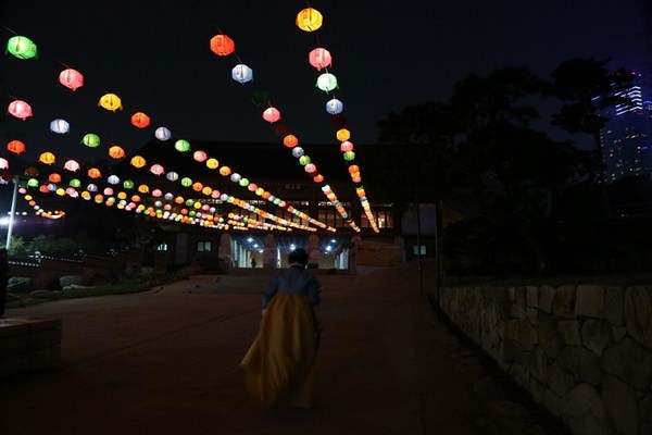Hàn Quốc : Chùa Phụng Ân sinh hoạt Lễ Phật Đản