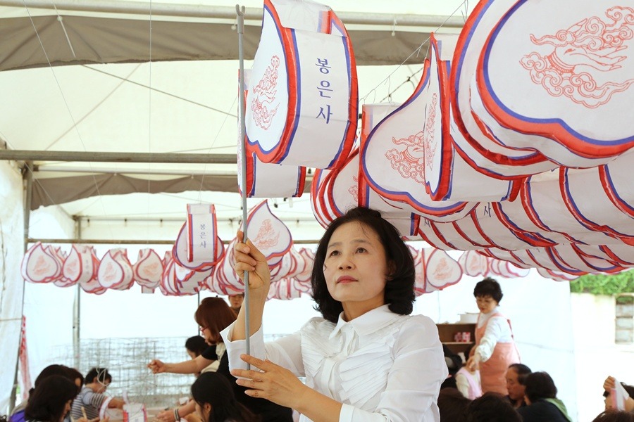 Hàn Quốc : Chùa Phụng Ân sinh hoạt Lễ Phật Đản