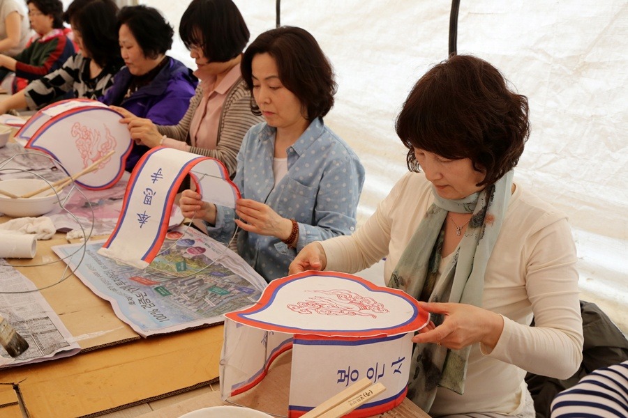 Hàn Quốc : Chùa Phụng Ân sinh hoạt Lễ Phật Đản