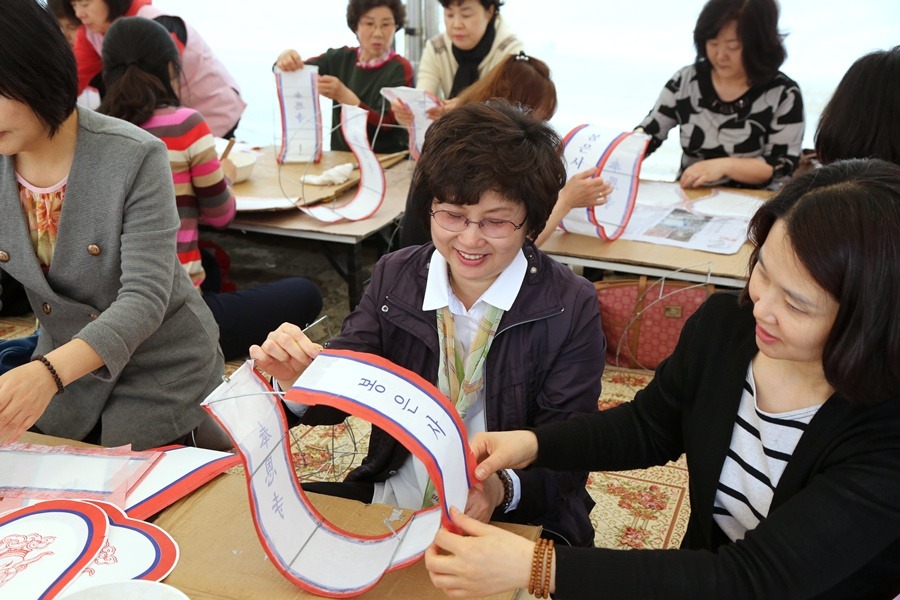 Hàn Quốc : Chùa Phụng Ân sinh hoạt Lễ Phật Đản