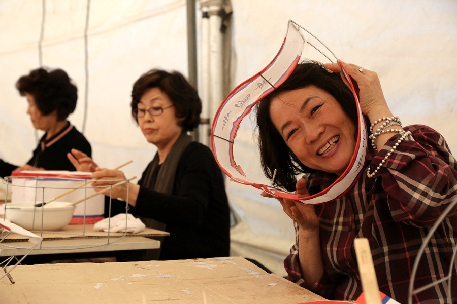 Hàn Quốc : Chùa Phụng Ân sinh hoạt Lễ Phật Đản