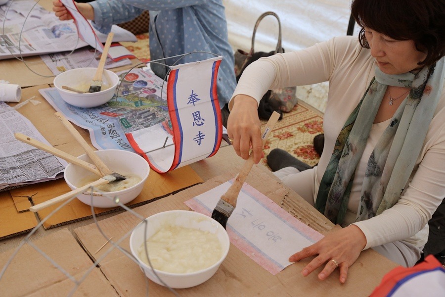 Hàn Quốc : Chùa Phụng Ân sinh hoạt Lễ Phật Đản