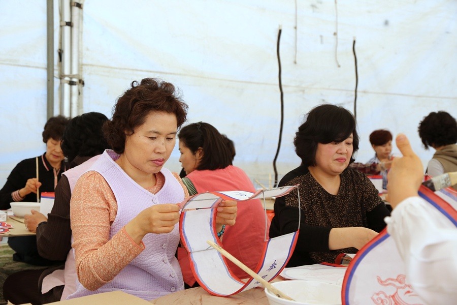 Hàn Quốc : Chùa Phụng Ân sinh hoạt Lễ Phật Đản