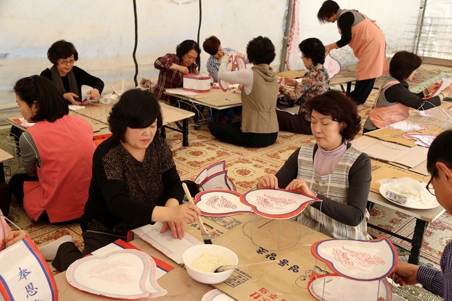 Hàn Quốc : Chùa Phụng Ân sinh hoạt Lễ Phật Đản