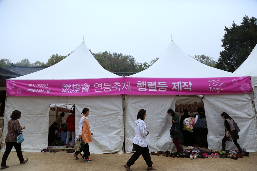 Hàn Quốc : Chùa Phụng Ân sinh hoạt Lễ Phật Đản