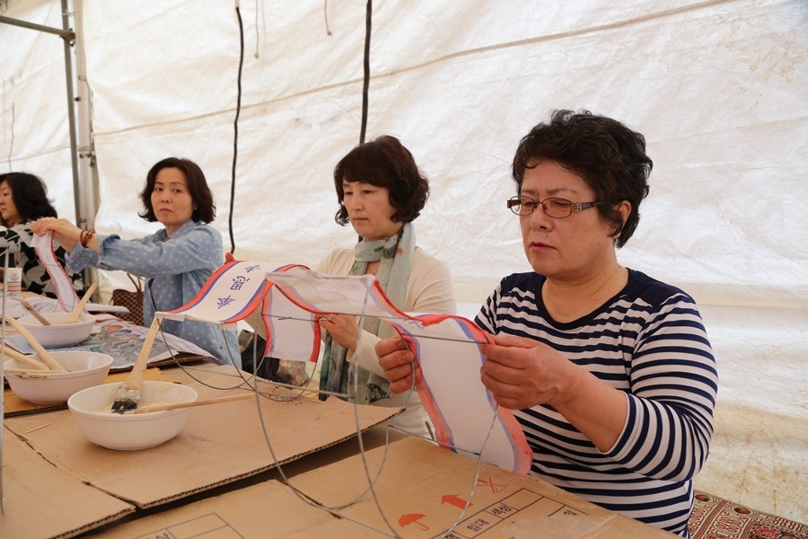 Hàn Quốc : Chùa Phụng Ân sinh hoạt Lễ Phật Đản