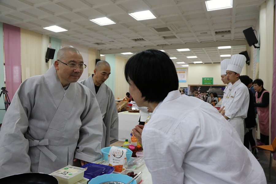 Hàn Quốc : Chùa Phụng Ân sinh hoạt Lễ Phật Đản