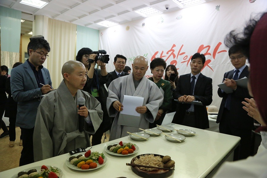 Hàn Quốc : Chùa Phụng Ân sinh hoạt Lễ Phật Đản