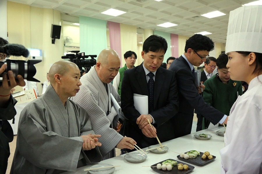 Hàn Quốc : Chùa Phụng Ân sinh hoạt Lễ Phật Đản