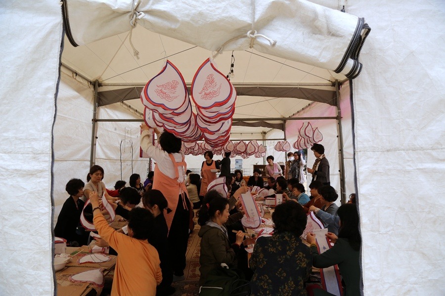 Hàn Quốc : Chùa Phụng Ân sinh hoạt Lễ Phật Đản