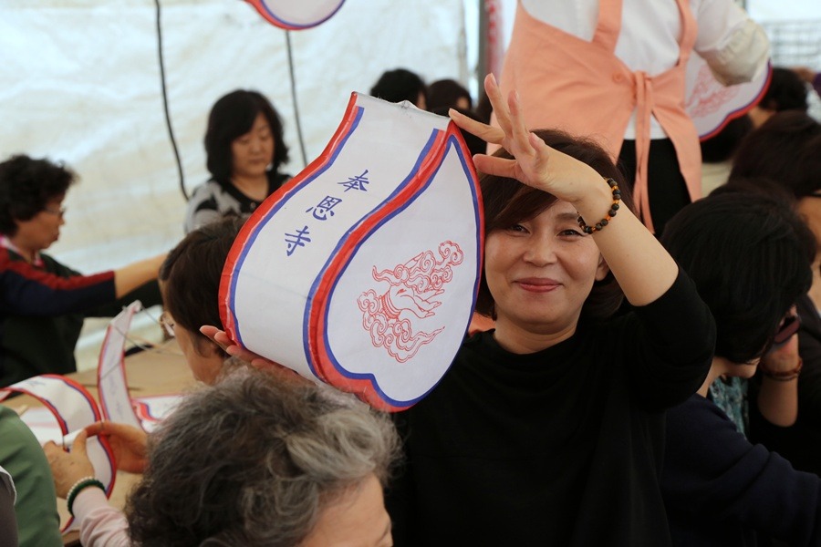 Hàn Quốc : Chùa Phụng Ân sinh hoạt Lễ Phật Đản