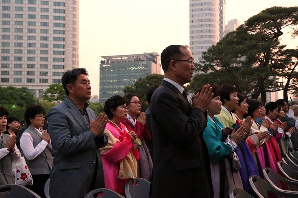 Hàn Quốc : Chùa Phụng Ân sinh hoạt Lễ Phật Đản