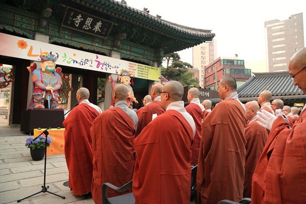 Hàn Quốc : Chùa Phụng Ân sinh hoạt Lễ Phật Đản