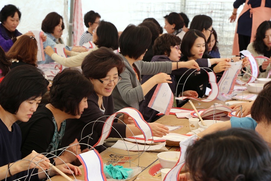 Hàn Quốc : Chùa Phụng Ân sinh hoạt Lễ Phật Đản