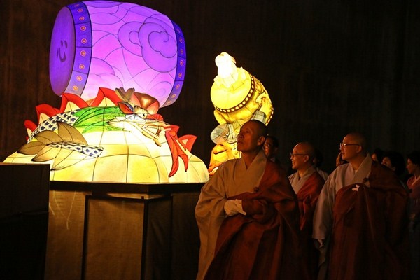 Hàn Quốc : Chùa Phụng Ân sinh hoạt Lễ Phật Đản