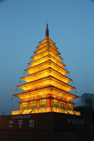 Hàn Quốc : Chùa Phụng Ân sinh hoạt Lễ Phật Đản