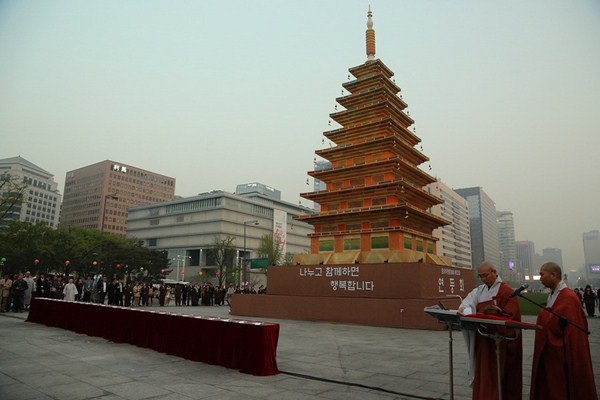 Hàn Quốc : Chùa Phụng Ân sinh hoạt Lễ Phật Đản