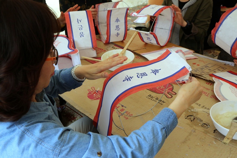 Hàn Quốc : Chùa Phụng Ân sinh hoạt Lễ Phật Đản