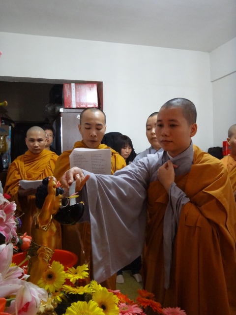 Tăng ni sinh Việt Nam tại Trung Quốc tổ chức lễ Phật đản PL 2558