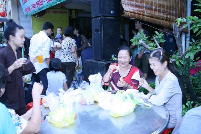 TP.HCM: Trao kỷ Lục Kinh Thư Pháp Vu Lan và Lễ Hội Ẩm Thực Chay Chùa Thiên Chánh