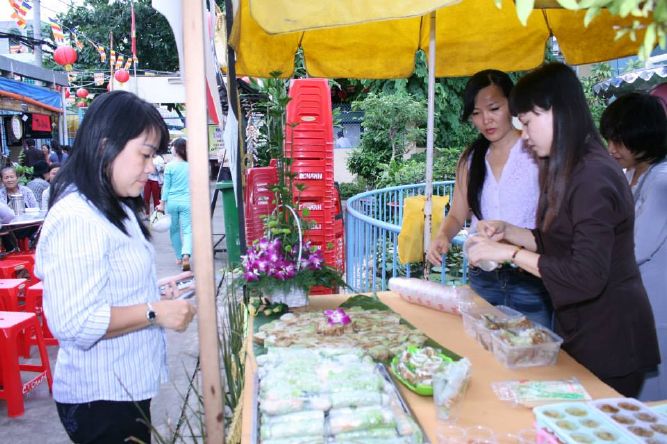 TP.HCM: Trao kỷ Lục Kinh Thư Pháp Vu Lan và Lễ Hội Ẩm Thực Chay Chùa Thiên Chánh