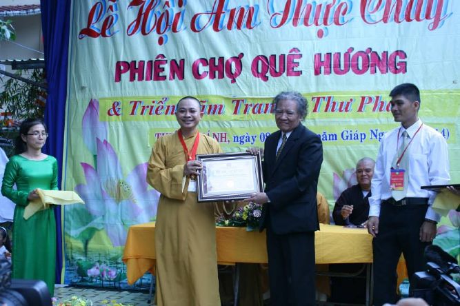 TP.HCM: Trao kỷ Lục Kinh Thư Pháp Vu Lan và Lễ Hội Ẩm Thực Chay Chùa Thiên Chánh